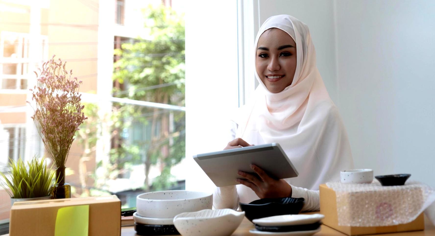 Teilnehmende beim gemeinsamen Review eines SEO-Berichts